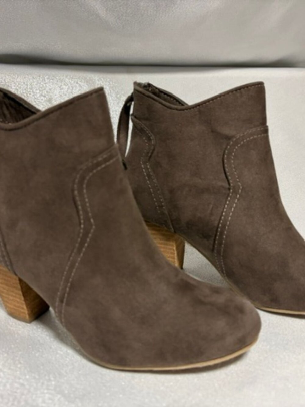 REPORT BROWN ANKLE BOOTS WITH ZIPPER ON HEEL 5.5